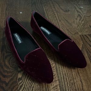Gorgeous Santorini wine  🍷 colored velvet loafers 6.5